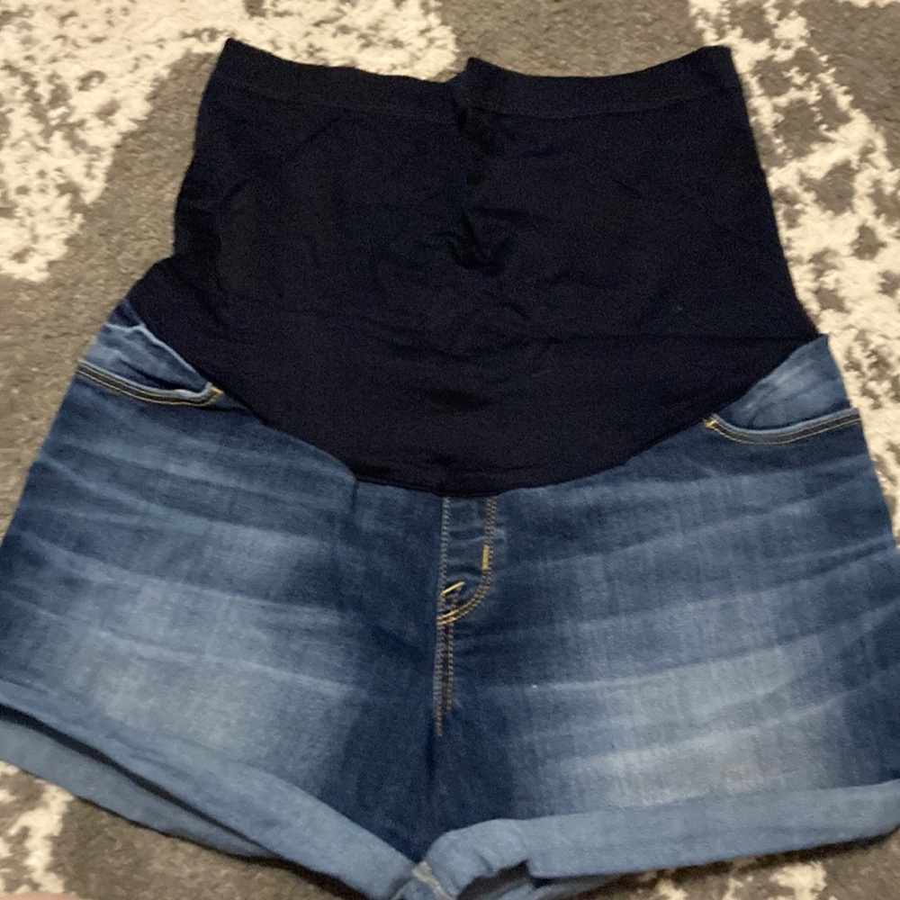Liz Lange maternity shorts